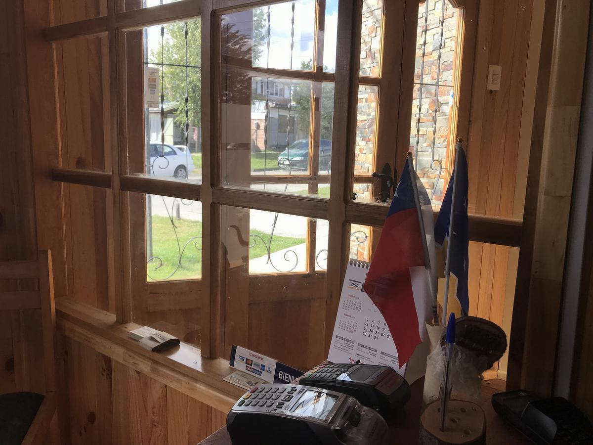 Hostal Los Pioneros Puerto Natales Luaran gambar